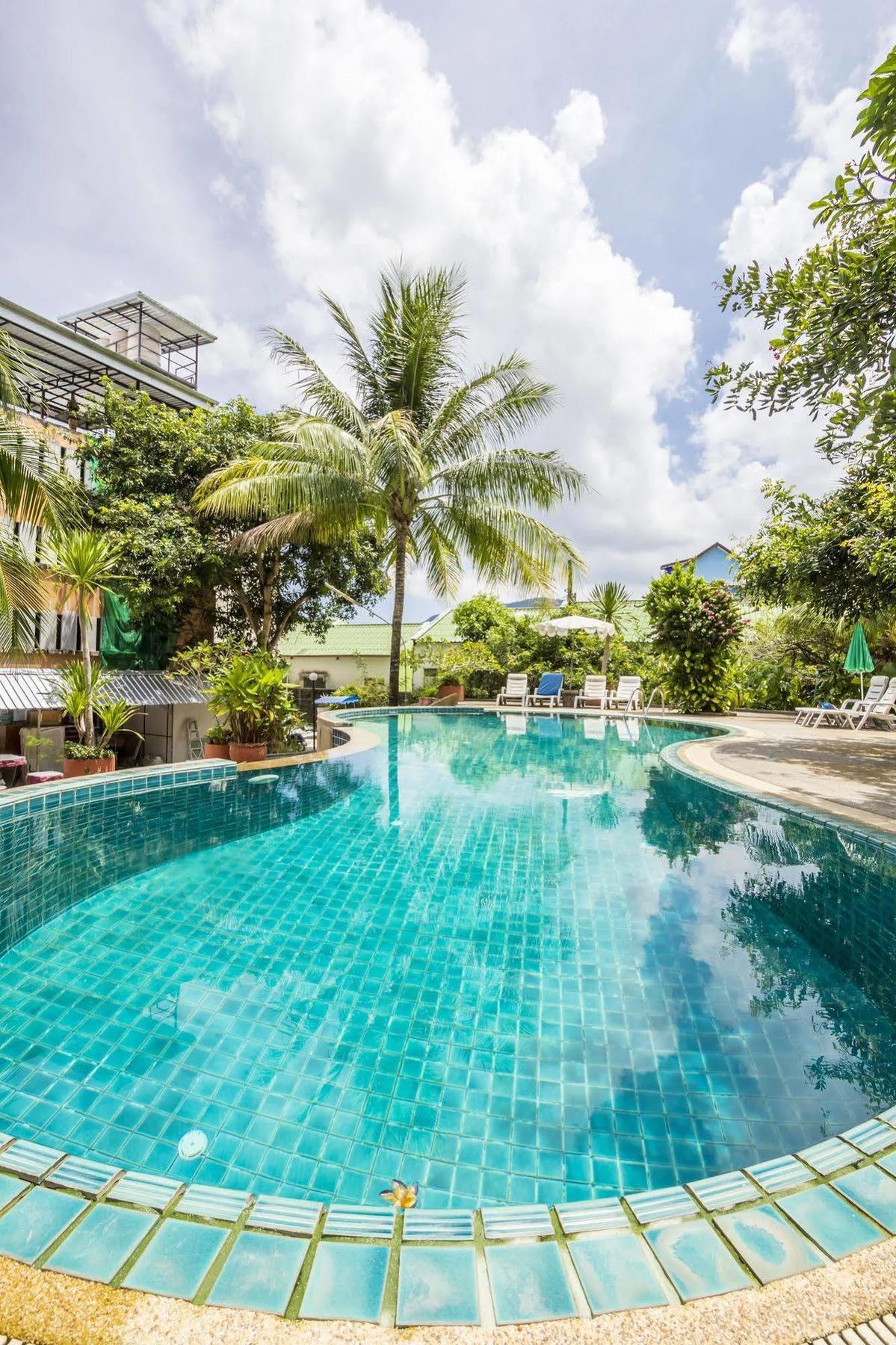 Baan Lukkan Patong Resort Phuket Exterior foto